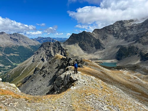 2022/08: Traumhafte Landschaft unterhalb des Sirwoltuhorns. Im Hintergrund der Sirwoltusee (CH/VS/Simplongebiet)