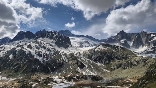2023/06: Bergpanorama auf dem Weg zur Albert-Heim-Hütte (CH/UR)