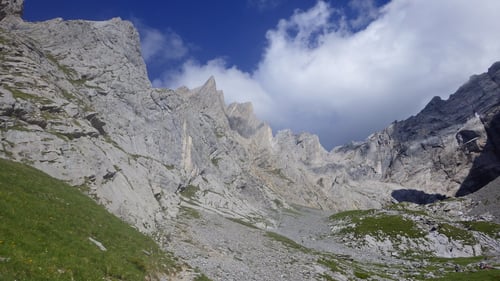 Blick ins Ochsental mit Vorderspitze.