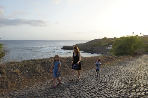 Abendspaziergang in die ehemalige kleine Hauptstadt Cidade Velha (15 min. von Limeira)
