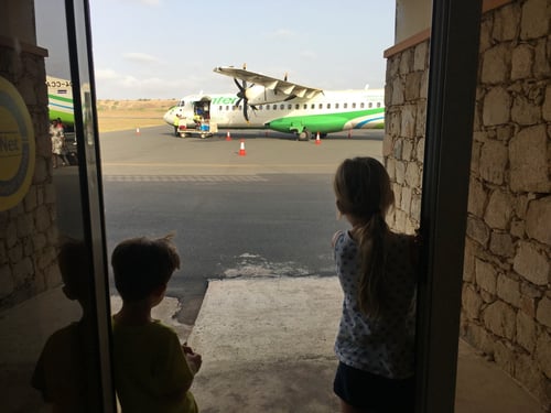 Das Gepäck wird verladen.