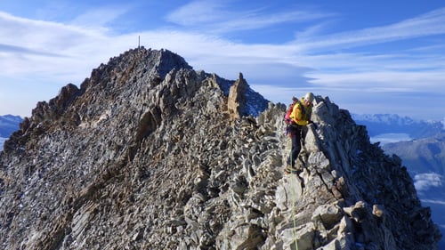 Nach dem Talgipfel. Bis zum Gipfelkreuz des Bietschis ist es nicht mehr weit.