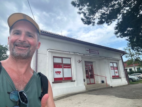 Endlich wieder was zu Trinken. Ohne diese kleinen Lebensmittelgeschäfte hätte ich viel Proviant schleppen müssen.