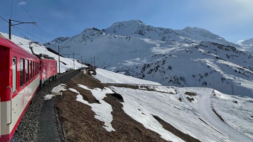 In der Furka-Oberalp-Bahn auf den Oberalppass.