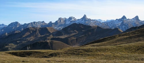 Braune Berge - vom Winter noch keine Spur...