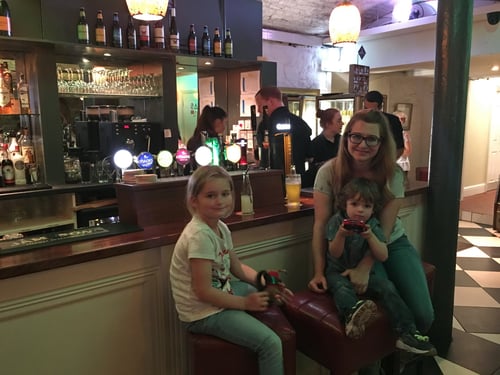 An der Hotelbar des Castle Hotels