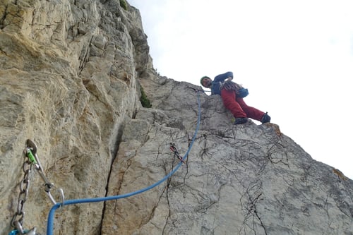 In der zweiten Seillänge von "Chi Vuol Essere Lieto, lieto sia". Die ganze Route ist top abgesichert :-)