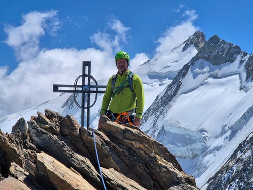 Am Gipfelkreuz des Dirruhorns