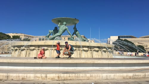 Beim Tritonenbrunnen von Valetta (Hauptstadt von Malta)