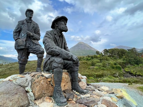 2022/07: Collie and MacKenzie Statue (SCO/Skye)
