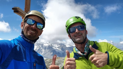 2023/08: Am Gipfelkreuz des 3981m hohen Fletschhorns (CH/VS)
