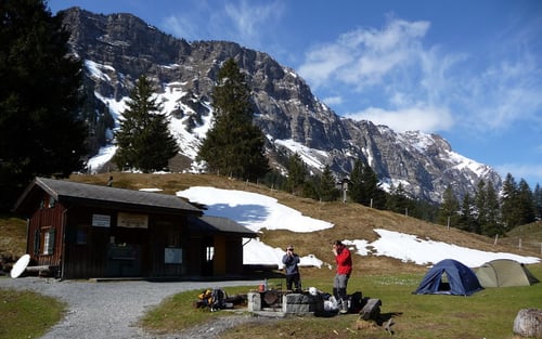 Der Alpincampingplatz bei Matt - ein idealer Ausgangsort.