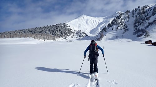 Auf dem Weg nach "Egga". In der Hintergrundmitte das Tällihorn.