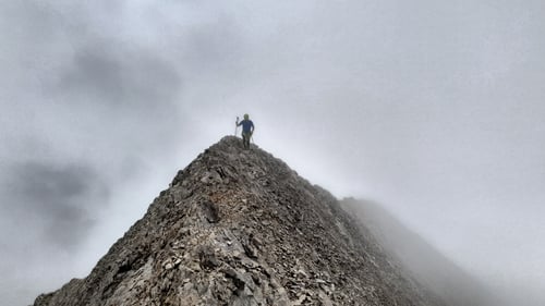 Olli auf den letzten Metern des Gipfelgrates des Gross Loners.