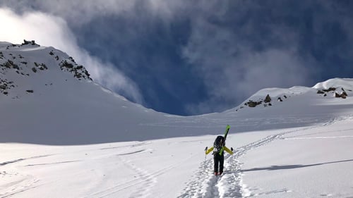 Den kurzen Aufstieg zur Gafallenlücke konnten wir in den Skischuhen machen.