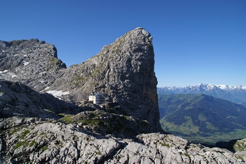 Das Riemannhaus mit dem markanten Sommerstein