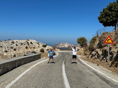 Zurück auf der Passstrasse.