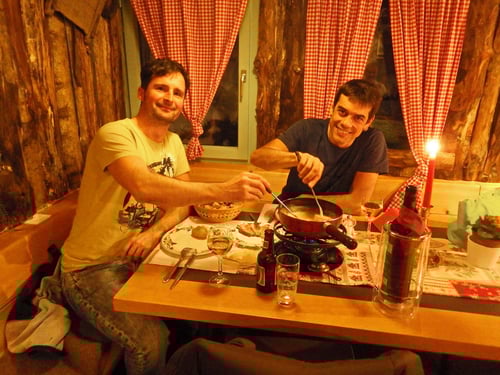 Gemütliches Käsefondue im Restaurant Rhodannenberg