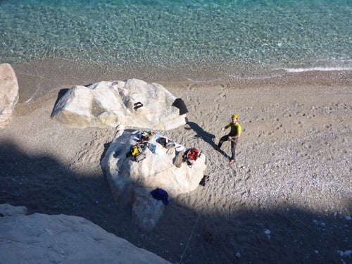 Schöner geht es nicht: Felsen, Sonne, Meer