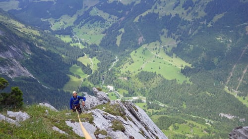 Weit unten im Tal die Rosenlaui.