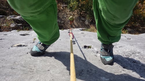 Rauer Fels mit Löchern :-)