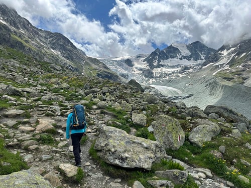 Aufstieg zur Cabane de Moiry. In der Bildmitte der Glacier de Moiry.