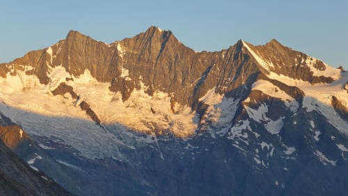 07/2019: Täschhorn, Dom, Lenzspitze und Nadelhorn bei Sonnenaufgang (CH/VS)