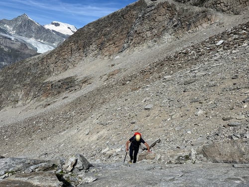 Der Aufstieg über die Platten beginnt...