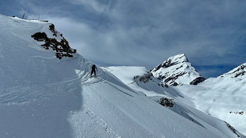 Aufstieg zum Bandspitz (Bergrücken in der Bildmitte)