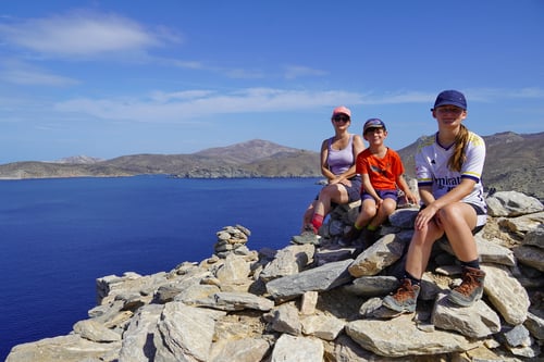 Hoch oben am Zipfel des Felsvorsprungs von Arkesíni.