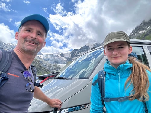 Start beim grossen Parkplatz am Ende des Lac de Moiry. Im Hintergrund der 