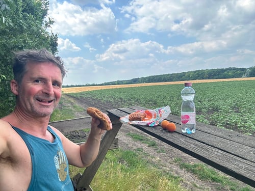 Mittagessen auf dem Jägerhochsitz mit traumhafter Aussicht.