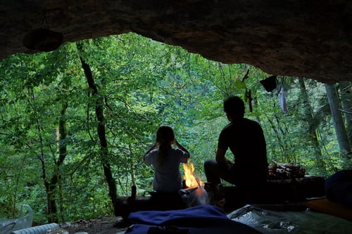 Es nachtet ein. Zeit für ein Feuer.