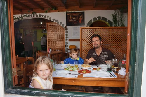 Mittagessen in einer Tapas-Bar auf dem Weg in den Inselnorden