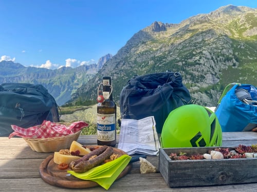 2021/08: Brotzeit auf der Windegghütte (CH/BE)