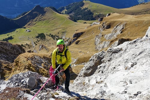 Olli bei der unteren Abseilstelle (Westseite).
