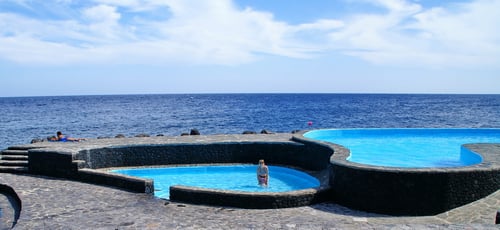 Das Meerwasserbecken von Caleta