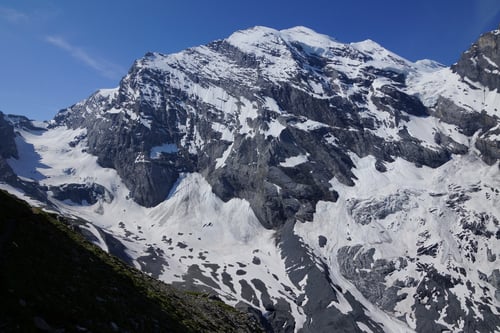 Das Blüemlisalpmassiv vom Kiental aus gesehen