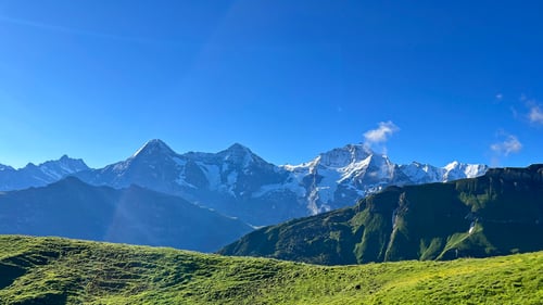 Herrliche Blicke auf Eiger, Mönch und Jungfrau.
