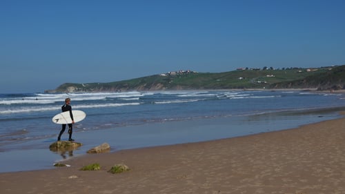 Surfer am Playa de Merón.