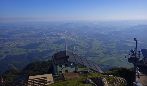 Blick vom Geiereck (1805m) auf Salzburg.