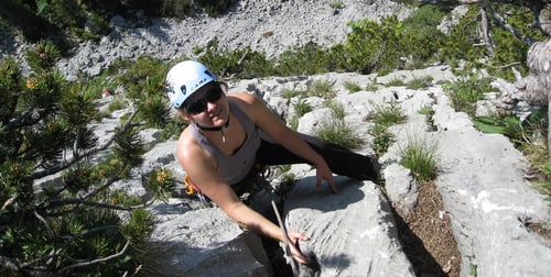 Tanja beim Nachstieg der vierten Seillänge