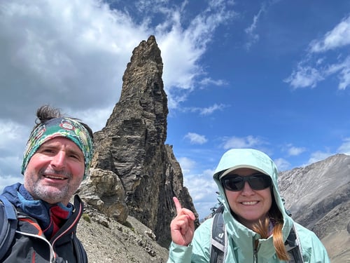 2023/07: Freude nach der erfolgreichen Besteigung des Tschingellochtighore im Hintergrund (CH/BE)