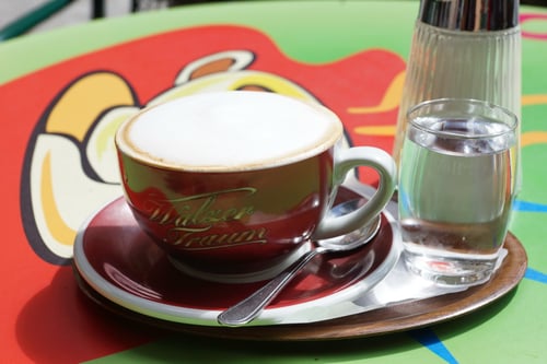 Schwarzes Gold mit weisser Krone.