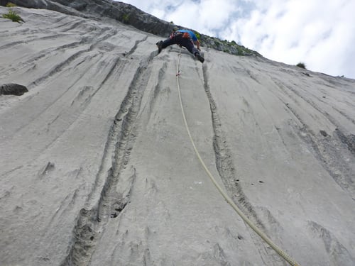 Die Füsse immer schön in den Wasserrillen.