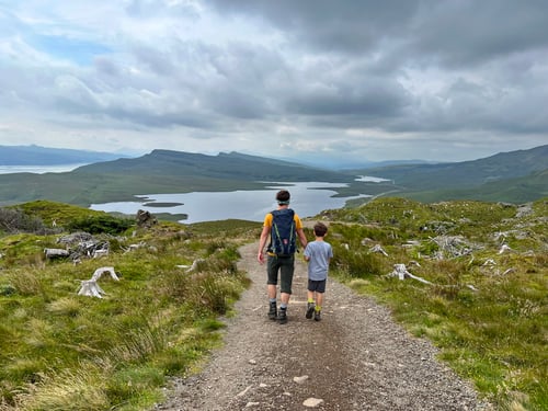 2022/07: Abstieg in Richtung Loch Leathan (SCO/Skye)