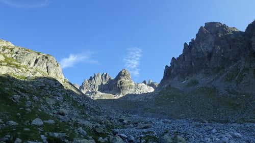 Aufstieg in Richtung Fünffingerstöck (Bildmitte)
