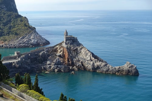 Die Kirche San Pietro auf dem eindrücklichen, vorgelagerten Felssporn von Portovenere.