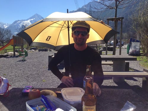 An den letzten zwei Tagen bekamen wir genug Sonne ab...  Das Tourenbierchen wurde im Schatten bevorzugt :)