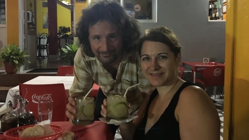 Einen erfrischenden Caipirinha: Anstossen auf die tollen Erlebnisse des Tages